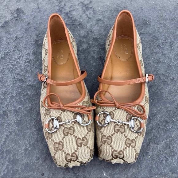 Gucci Women's Beige and Brown Flats - Picture 2 of 6
